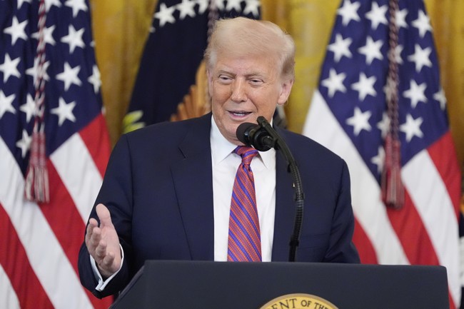 Trump Concludes ‘Crypto Week’ by Signing the GENIUS Act Into Law
