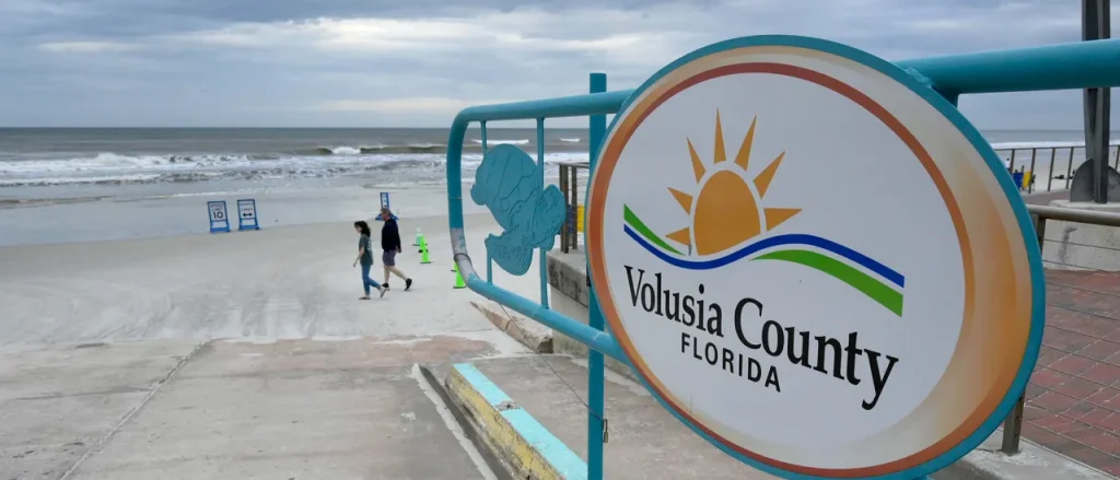 72-Year-Old Surfer “Bean” Coffee Rescues Father-Son In Ocean