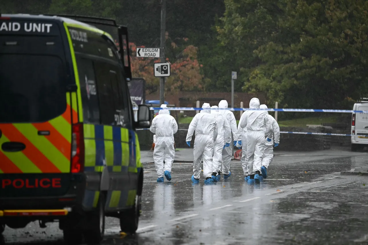 TOPSHOT - Scene of crime police officers in forensic suits make their way to the Heaton Park Hebrew Congregation synagogue in Crumpsall, north Manchester, on October 4, 2025, following an attack at the synagogue on October 2. (Photo by PAUL ELLIS/AFP via Getty Images)