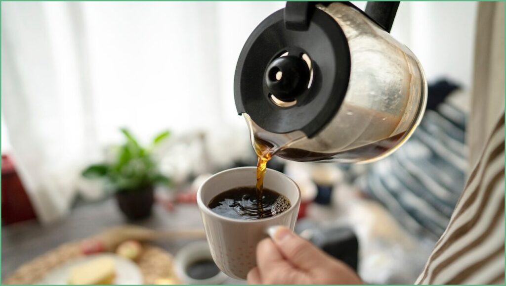 Moderate Coffee Habit Cuts Dementia Risk, Long Study Finds