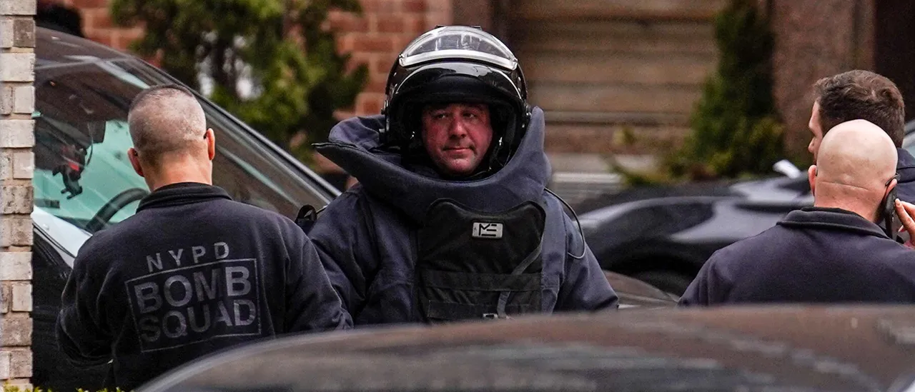 NYPD Searches Car Believed To Have Been Used By Alleged Bomb Throwers NYPD Searches Car Believed To Have Been Used By Alleged Bomb Throwers