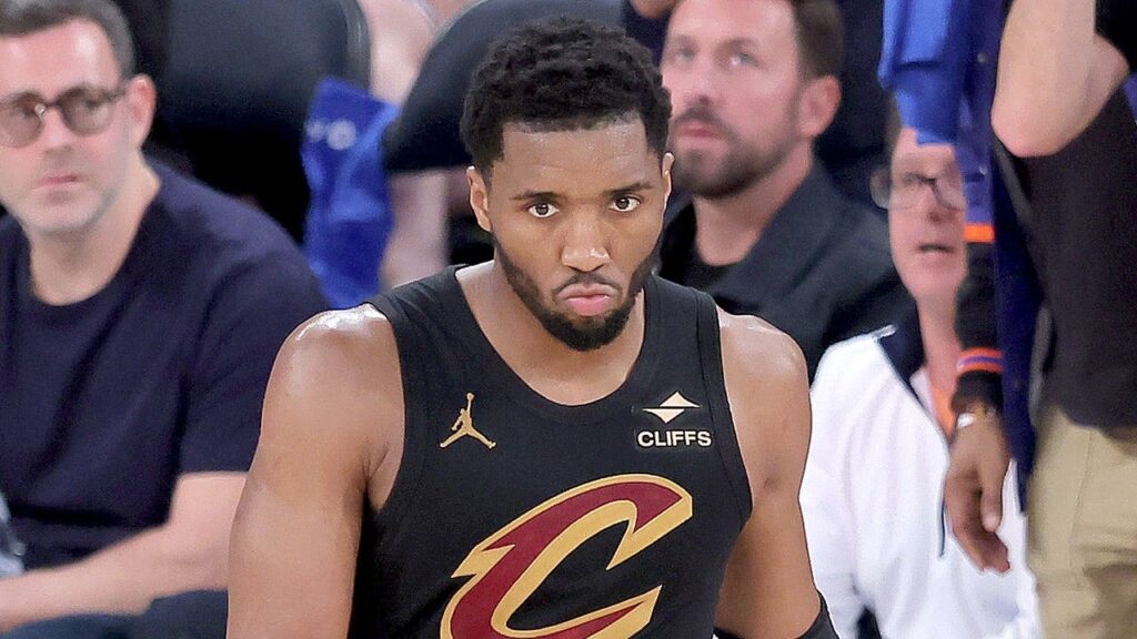Knicks Erase 22 Point Deficit, Top Cavaliers In Game 1