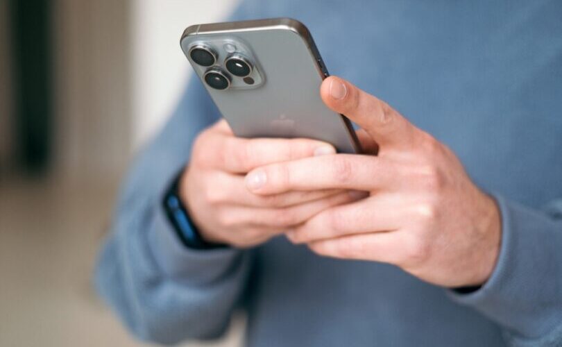 Smartphones Linked To Accelerating Global Fertility Decline