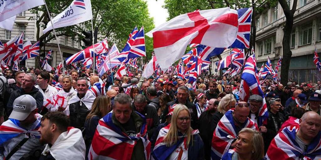 Starmer Bans Foreign Speakers, 60,000 Attend UTK March