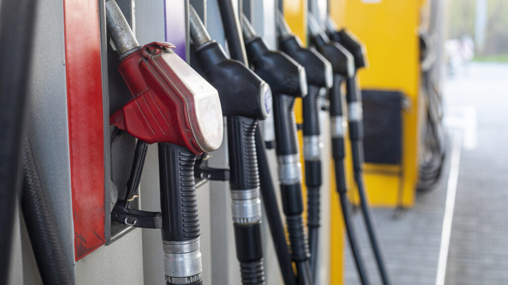 Few Automakers Fully Abandon Diesel Engines As US Demand Lags