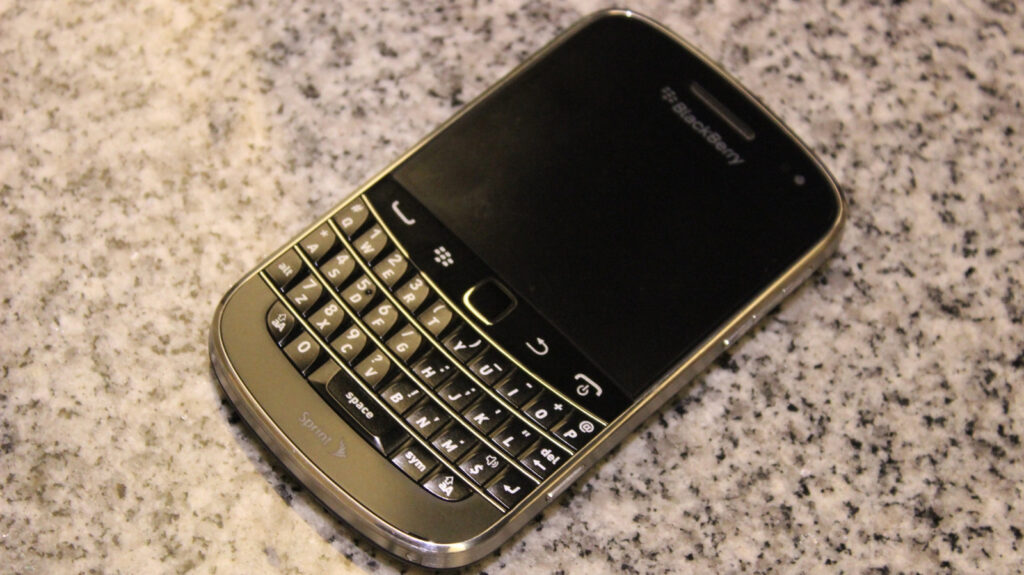 BlackBerry Fans Now Adopt Modern Devices Preserving Signature Features