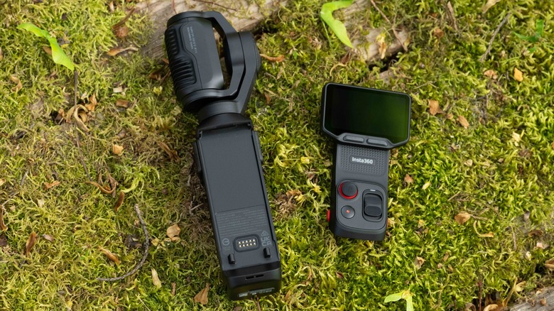 The Insta360 Luna Ultra with its remote control detached.