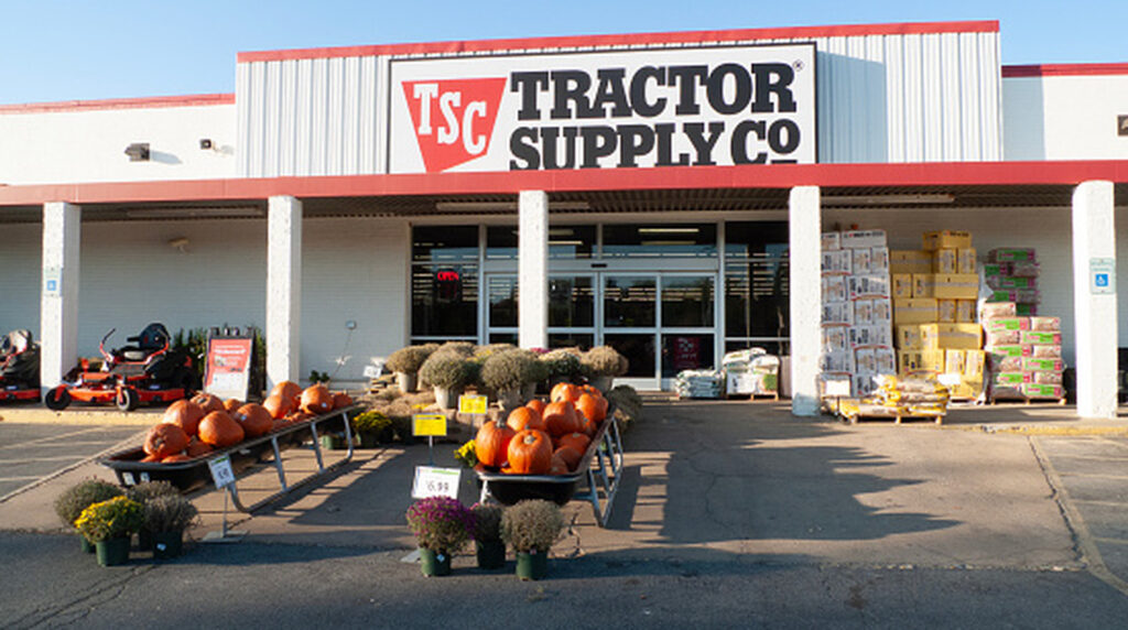 12 Hidden Tractor Supply Garden Tools, You Might Need Now