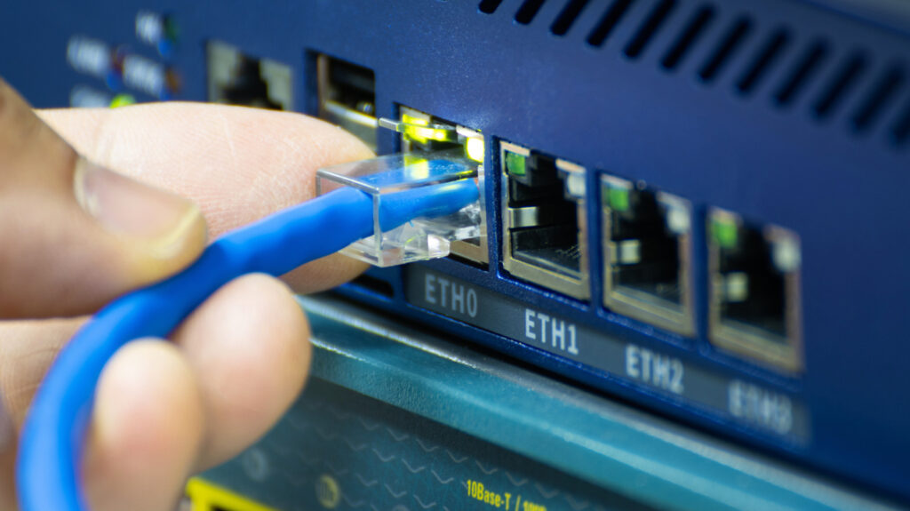 Ethernet Port On A Wi-Fi Extender Improves Home Network Reliability