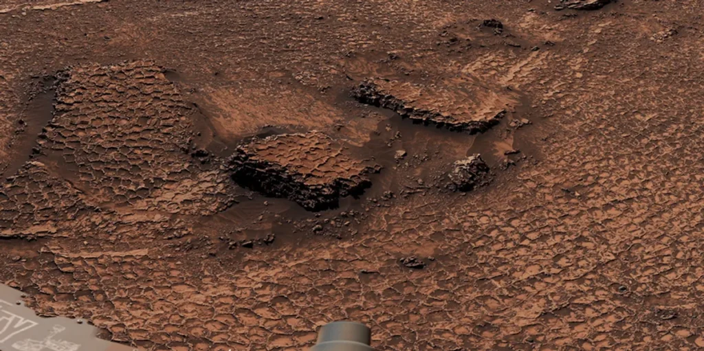 NASA Curiosity Rover Captures New Mars Image, Sparks UFO Debate