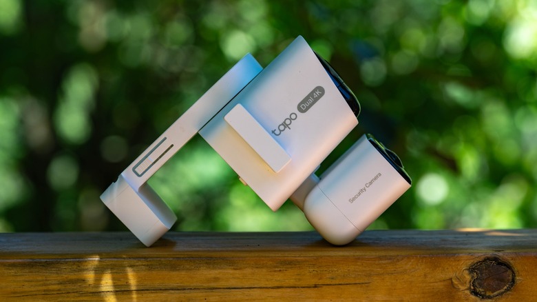 Side view of the TP-Link Tapo C675D.