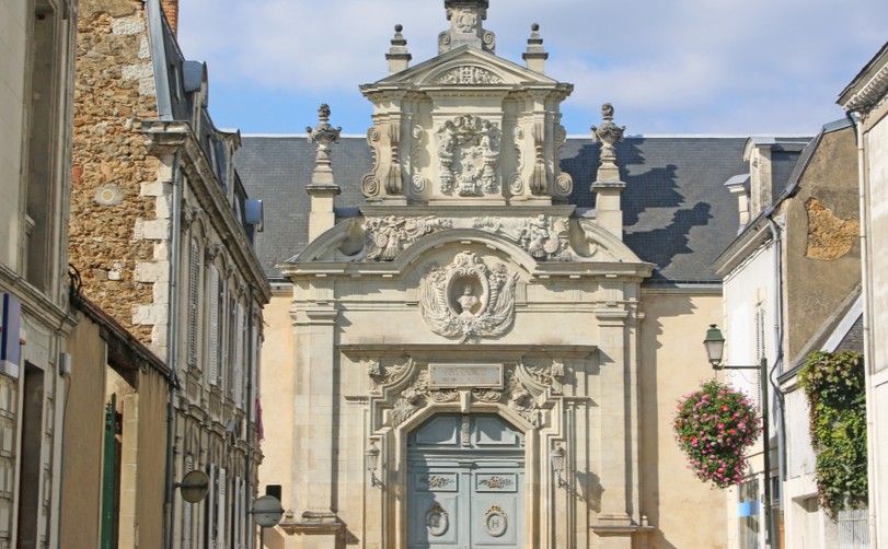 Top French Military School Warns Private Students Face Exclusion