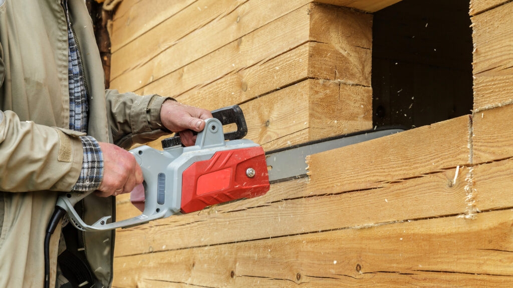 How Tight Should A Chainsaw Chain Be, Test Before Cutting