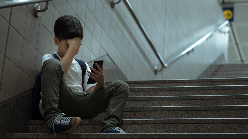 Parents Need To Spot Cyberbullying In Group Chats