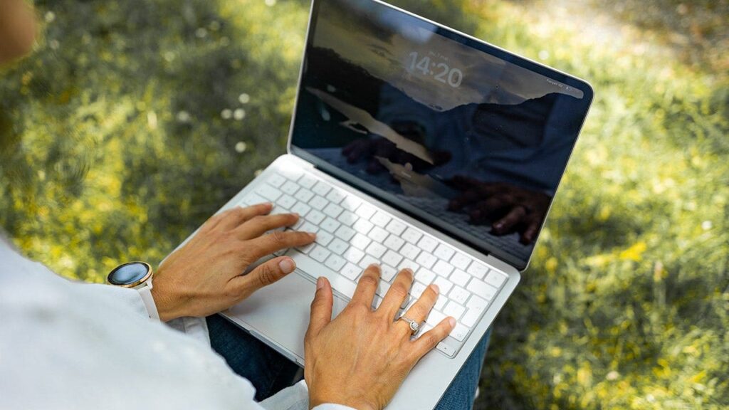 9 Identity Theft Warning Signs You Should Never Ignore