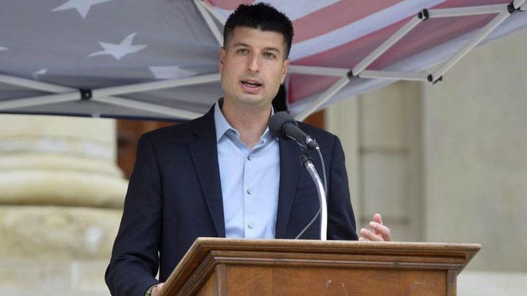 Tom Barrett Slams Socialist Rival In Tight Michigan Race